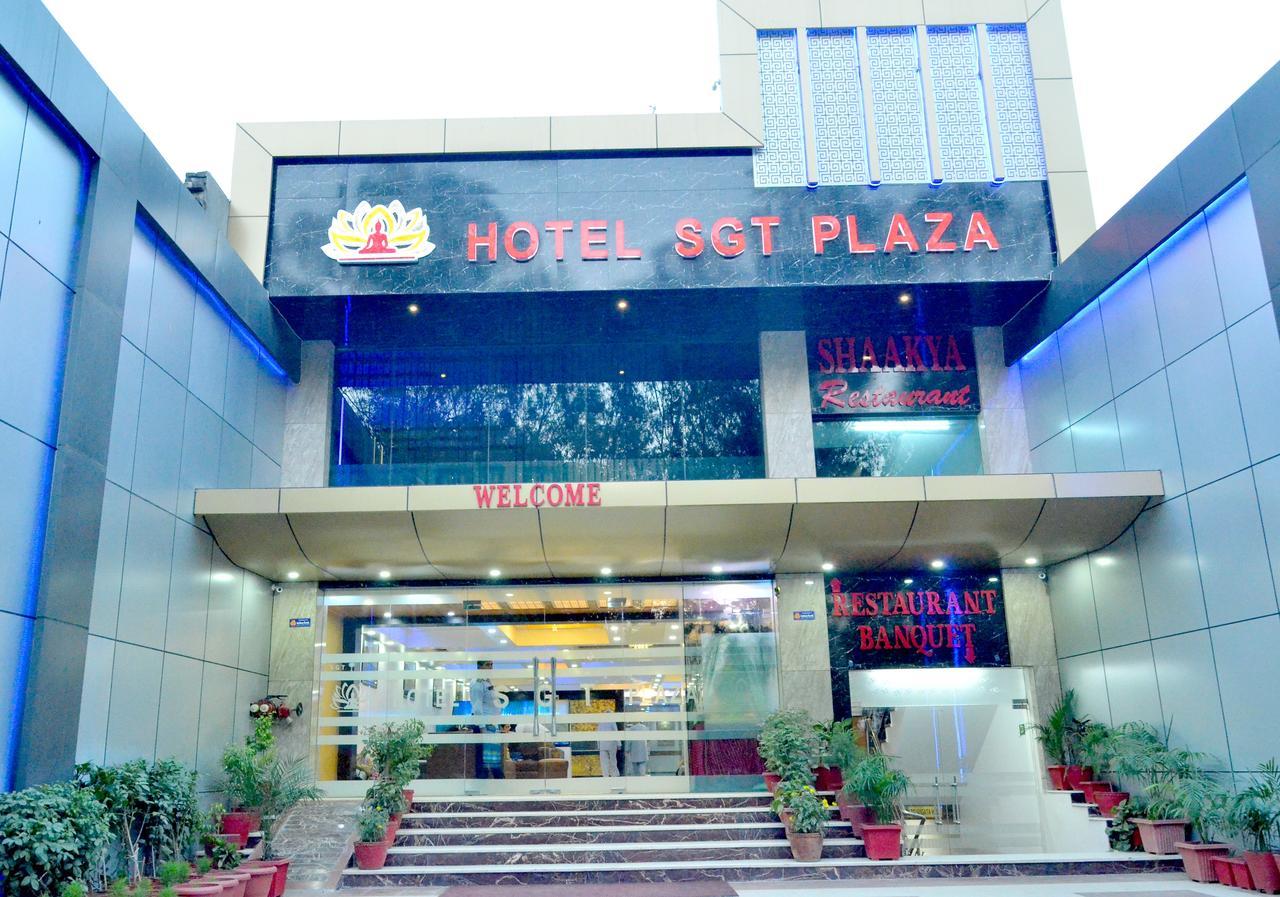 Hotel Sgt Plaza Varanasi Bagian luar foto
